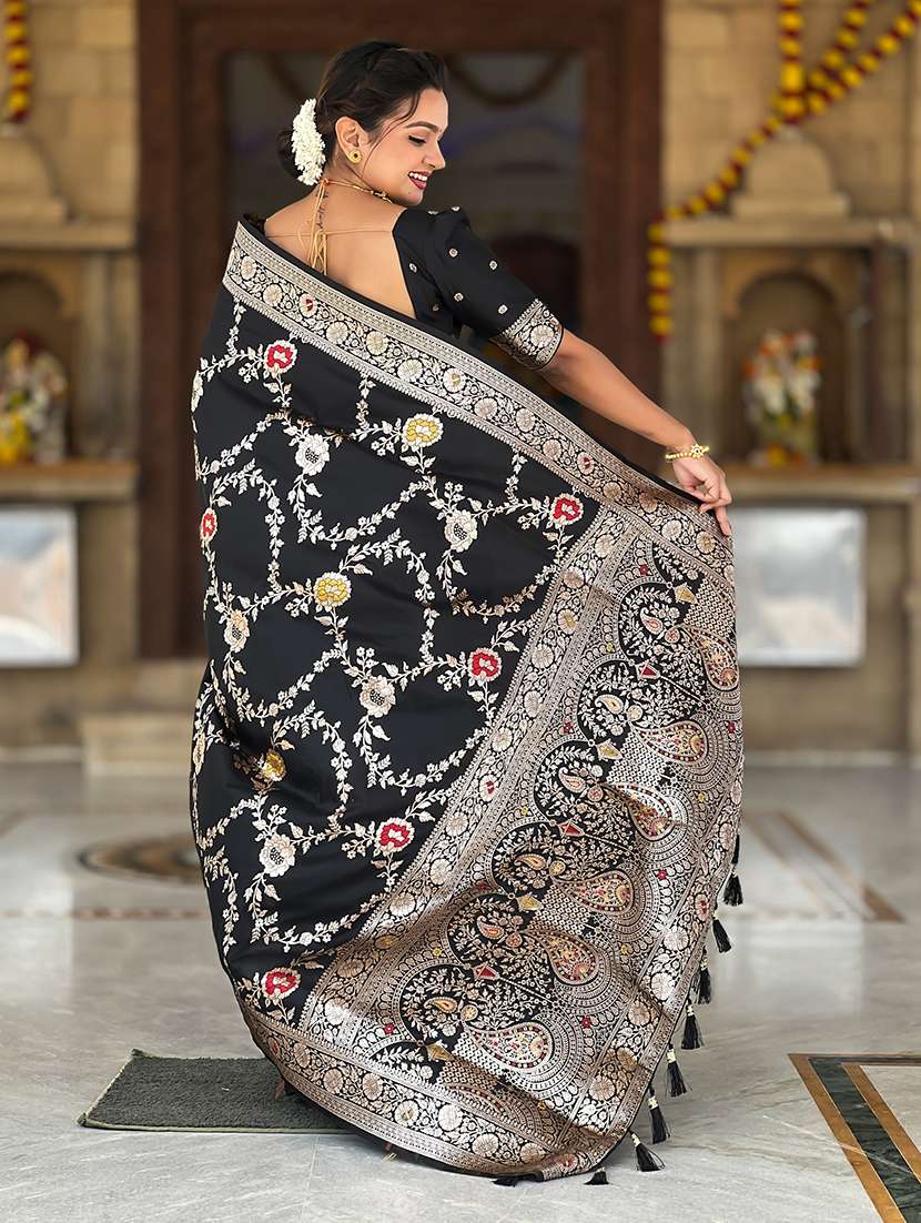 women self design banarasi saree with blouse - 22298790 -  Standard Image - 1