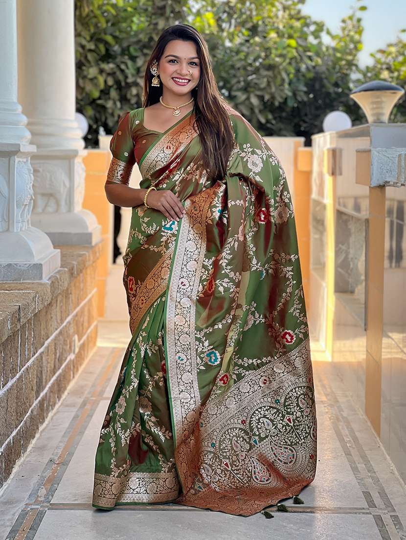 women self design banarasi saree with blouse