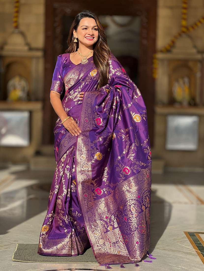 women self design banarasi saree with blouse - 22298801 -  Standard Image - 1