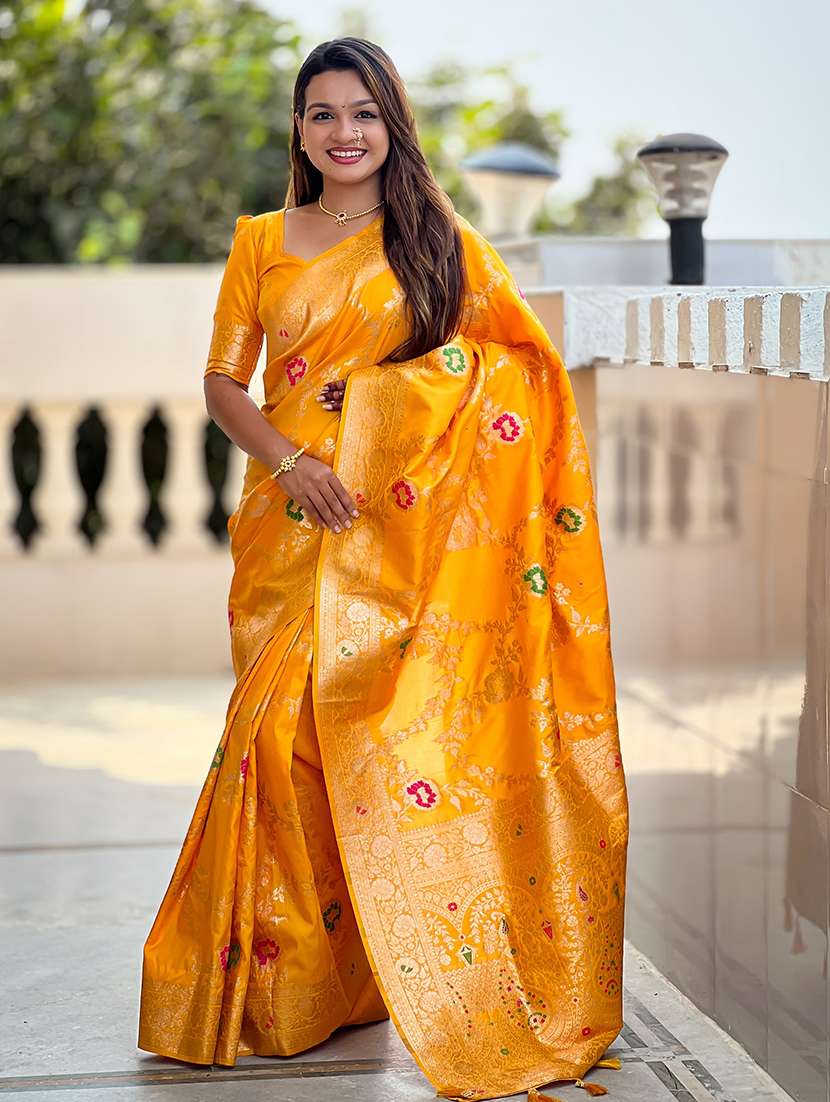 Women Self Design Banarasi Saree With Blouse - 22298802 -  Standard Image - 1