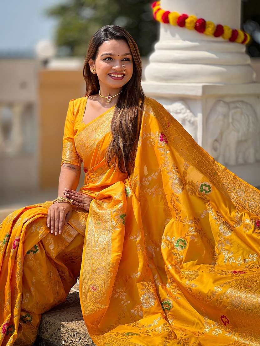 Women Self Design Banarasi Saree With Blouse - 22298802 -  Standard Image - 4
