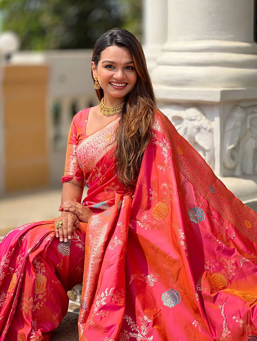 women self design banarasi saree with blouse - 22298805 -  Standard Image - 4