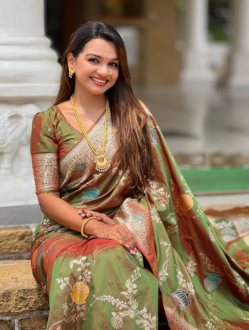 women self design banarasi saree with blouse - 22298807 -  Standard Image - 4