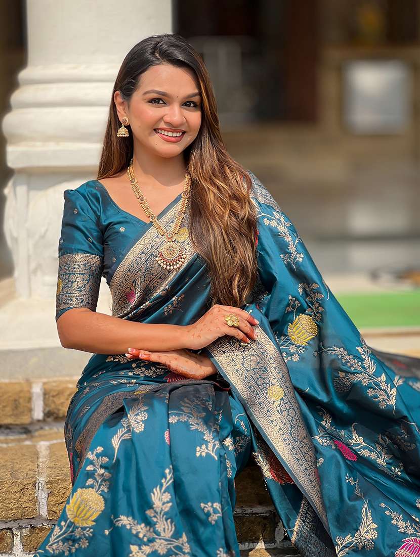 women self design banarasi saree with blouse - 22298808 -  Standard Image - 4