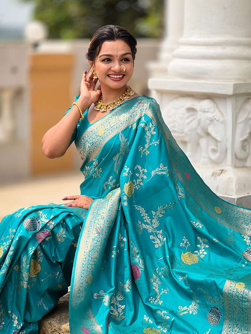 women self design banarasi saree with blouse - 22298812 -  Standard Image - 4