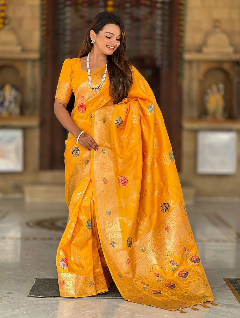 Women Self Design Banarasi Saree With Blouse - 22298815 -  Standard Image - 1