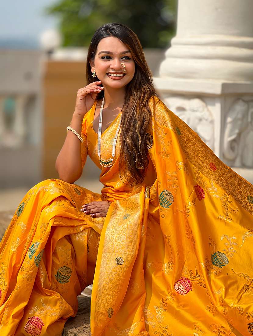 Women Self Design Banarasi Saree With Blouse - 22298815 -  Standard Image - 4