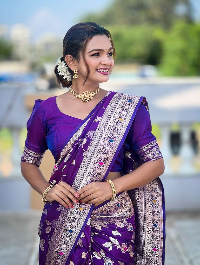 women self design banarasi saree with blouse - 22298825 -  Standard Image - 4