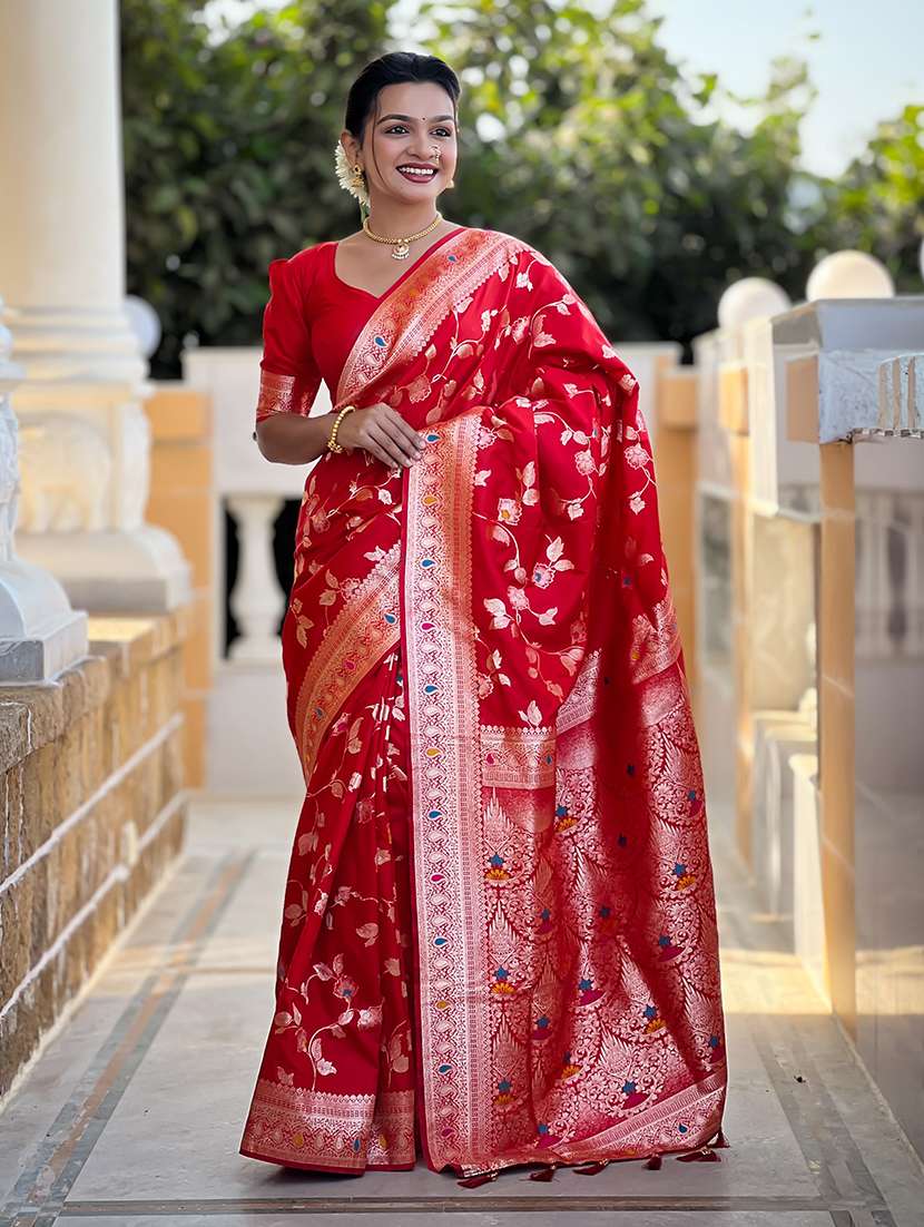 women self design banarasi saree with blouse
