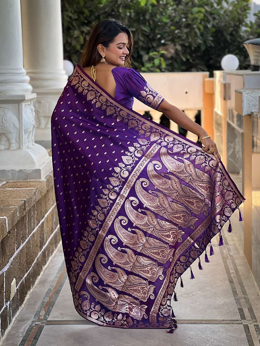 women self design banarasi saree with blouse - 22298862 -  Standard Image - 1