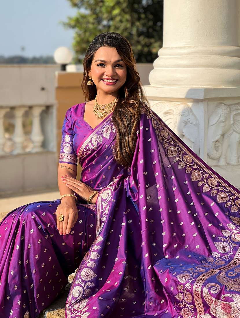 women self design banarasi saree with blouse - 22298862 -  Standard Image - 4