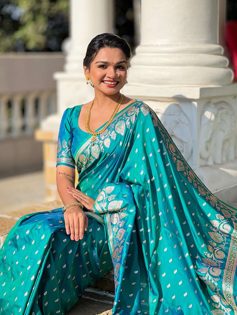 women self design banarasi saree with blouse - 22298863 -  Standard Image - 4