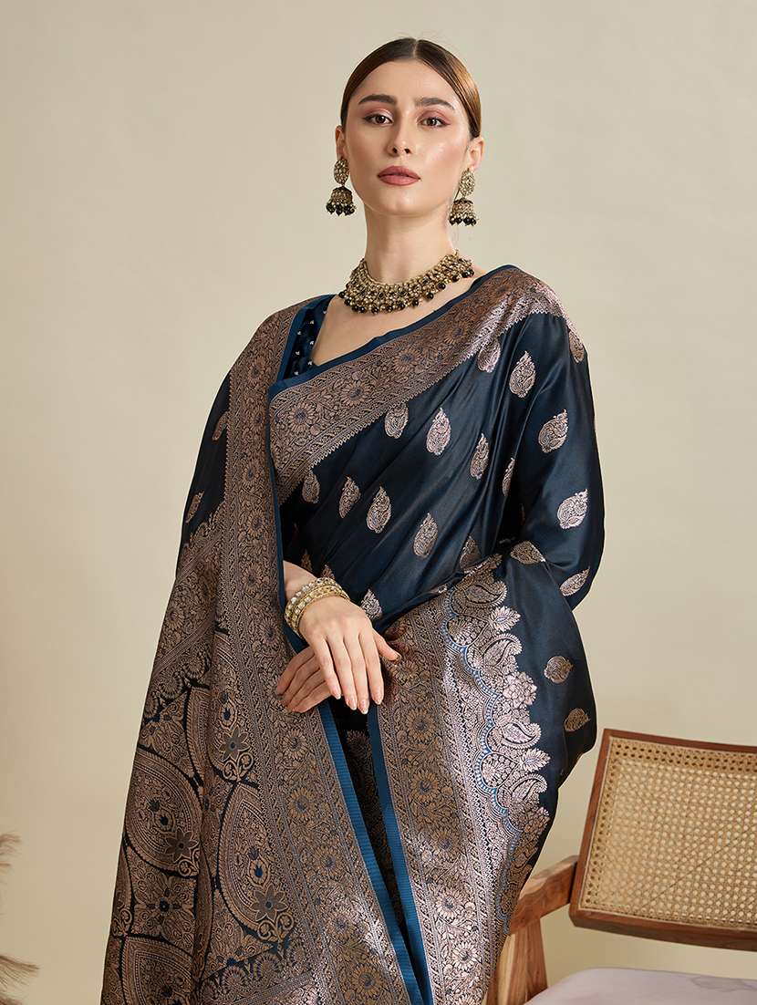 women self design banarasi saree with blouse - 22298981 -  Standard Image - 4