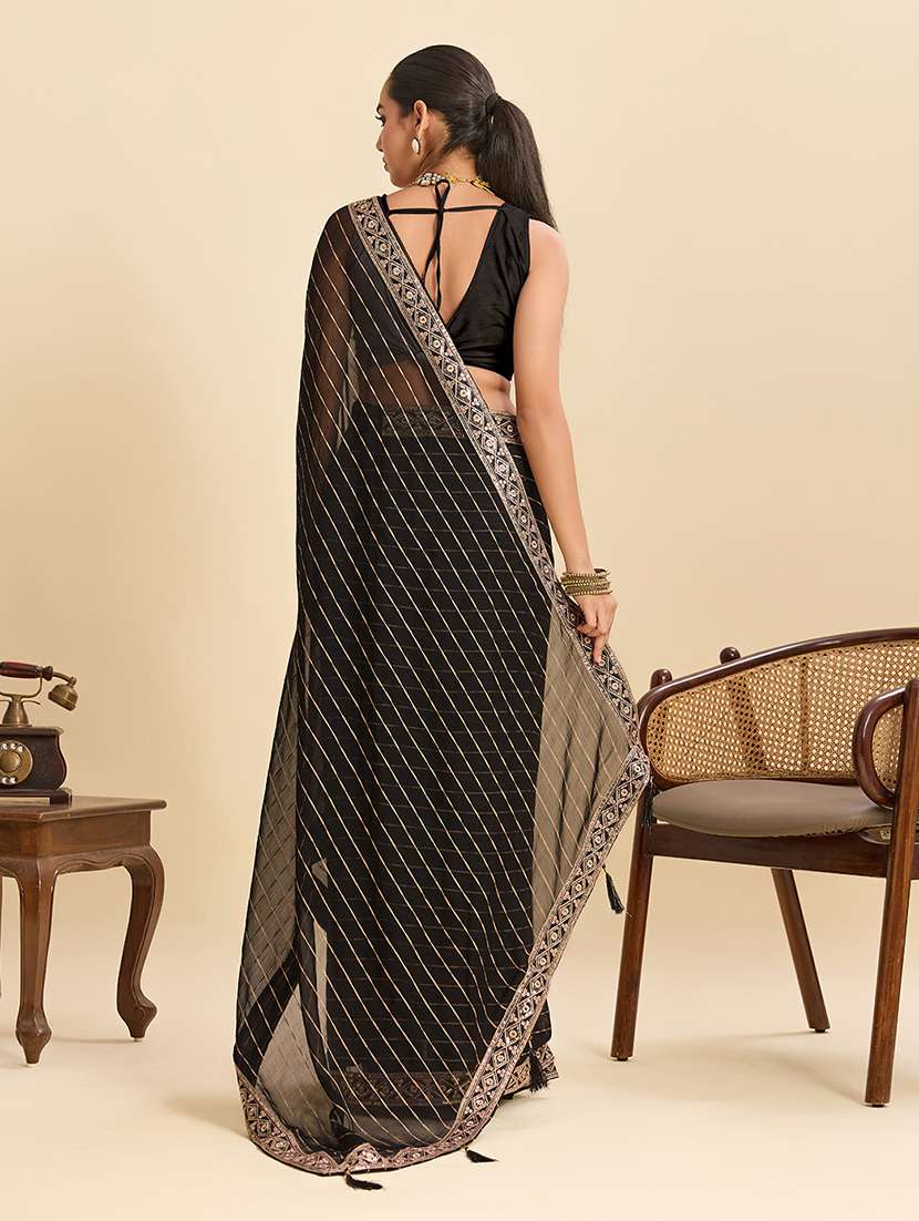women striped bordered saree with blouse - 22298999 -  Standard Image - 4
