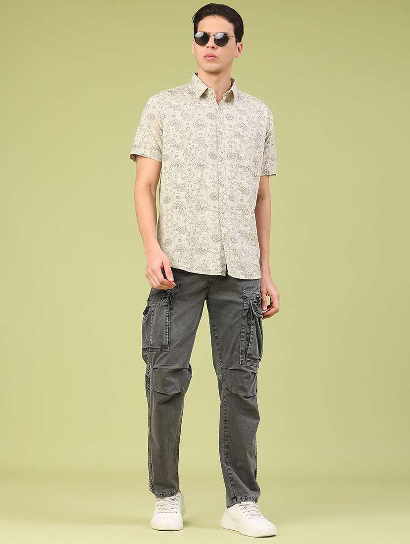 men solid mid rise regular fit cargo  - 22299927 -  Standard Image - 4