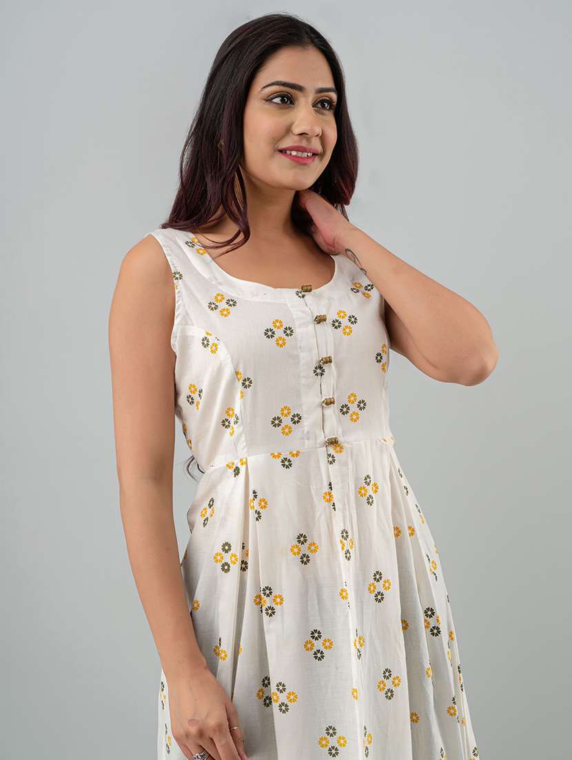 women floral printed sleeveless front slit kurta - 22300361 -  Standard Image - 4