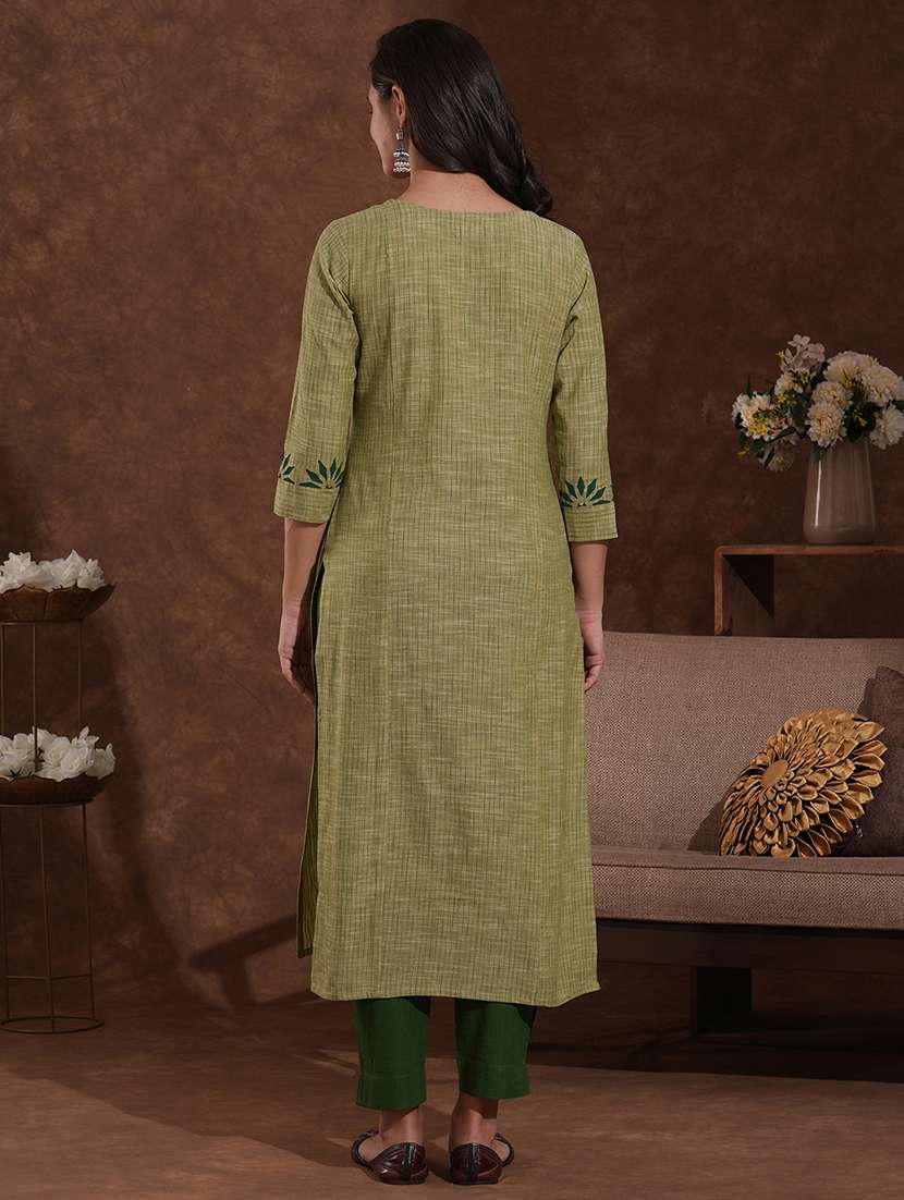 women self design three quarter sleeve straight kurta - 22300551 -  Standard Image - 4