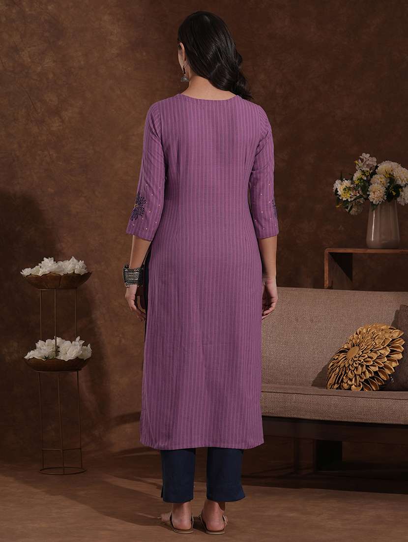 women self design three quarter sleeve straight kurta - 22300561 -  Standard Image - 4