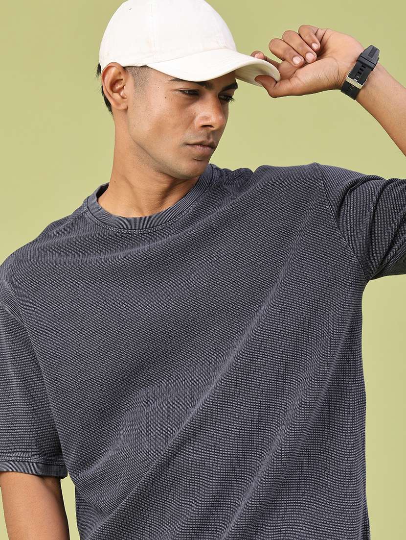 men self design short sleeve loose fit t-shirt