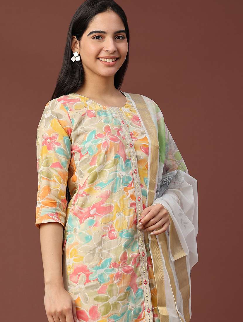 Women Floral Three Quarter Sleeve Kurta Pant With Dupatta Set - 22302528 -  Standard Image - 1