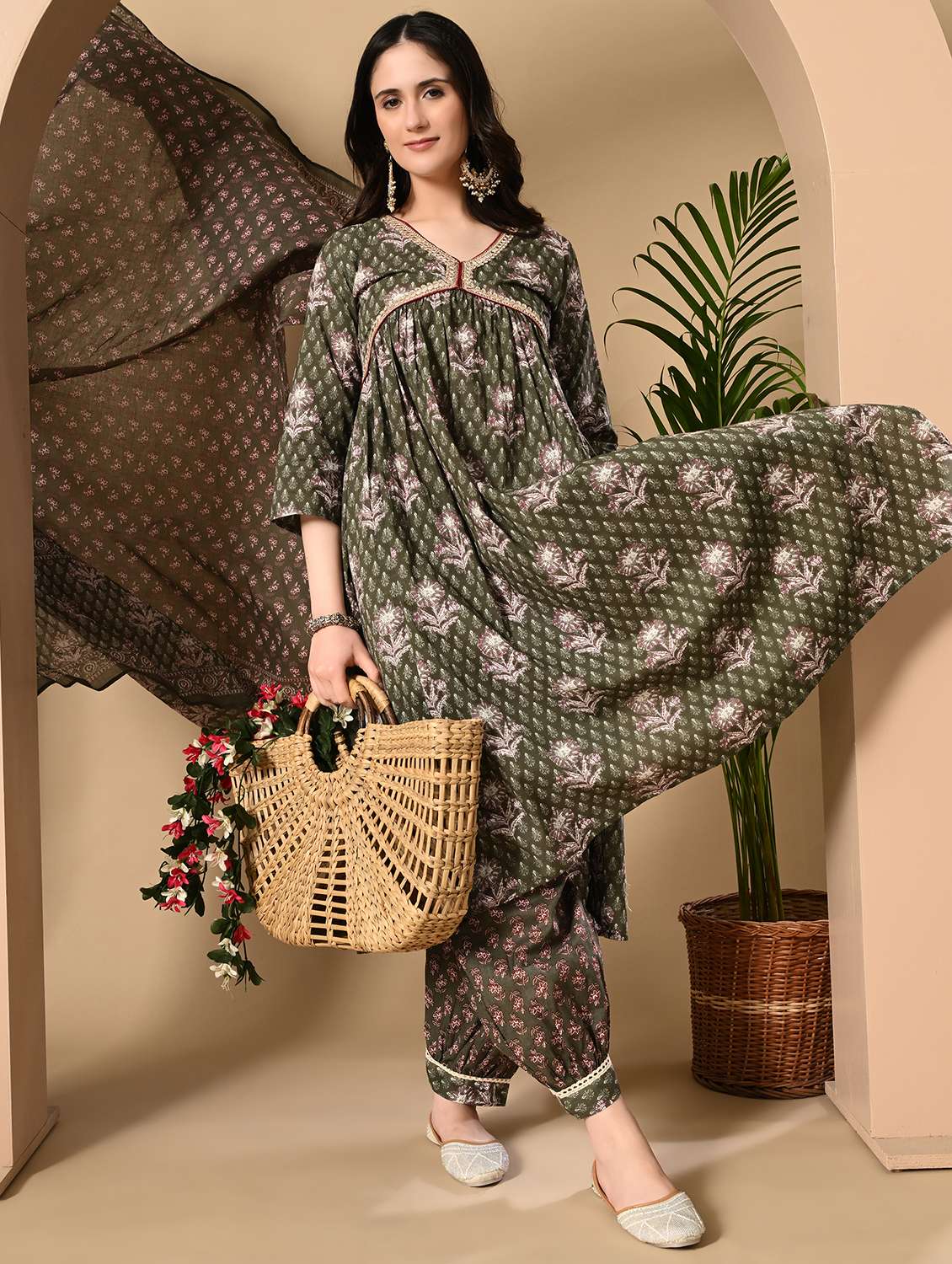 women floral printed three quarter sleeve kurta salwar with dupatta set - 22303173 -  Standard Image - 4