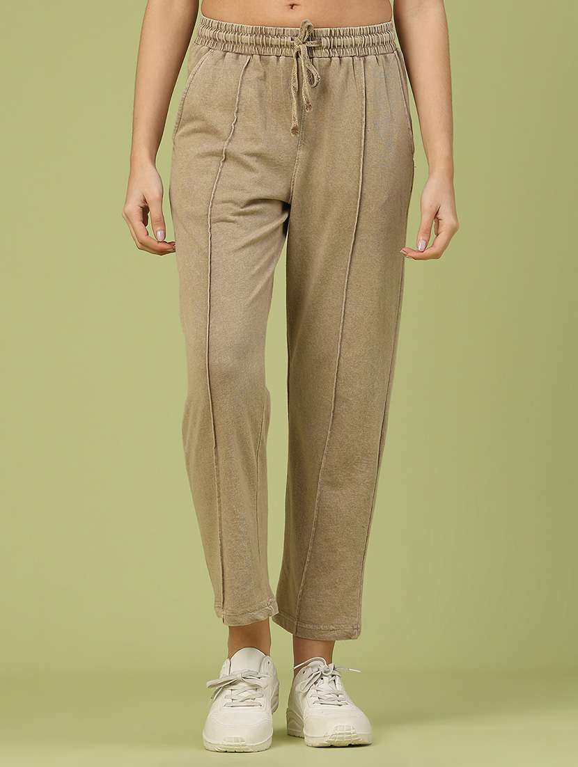 women solid mid rise track pant