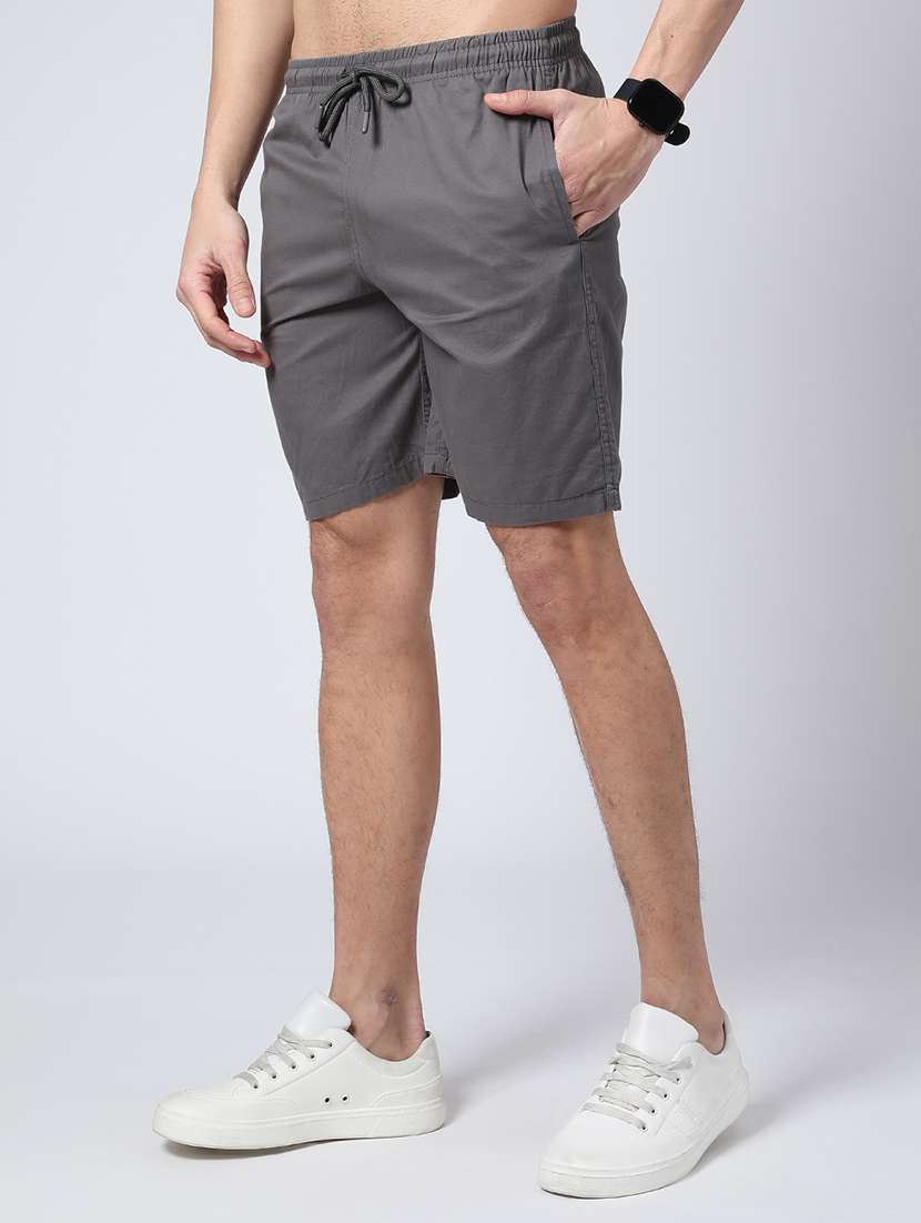 men solid mid rise regular fit shorts - 22305804 -  Standard Image - 1