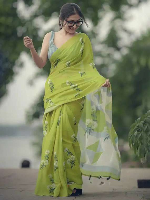 women printed casual wear saree with blouse - 22305923 -  Standard Image - 1