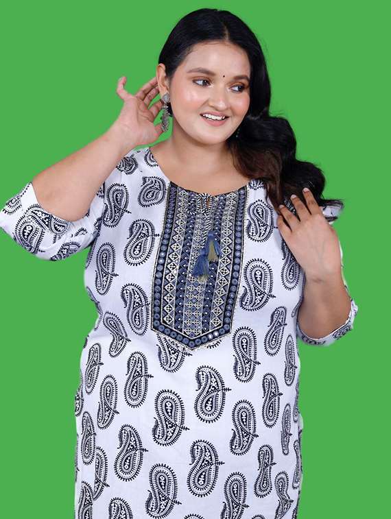 Women Plus Size Paisley Three Quarter Sleeve Straight Kurta - 22310896 -  Standard Image - 4