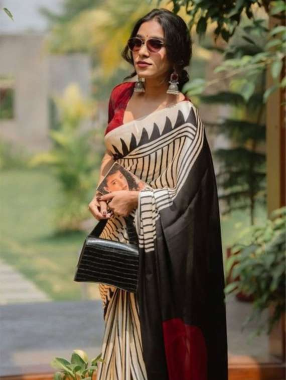 women striped printed saree with blouse - 22312157 -  Standard Image - 1