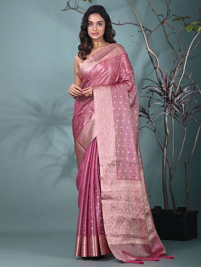 women self design bordered saree with blouse