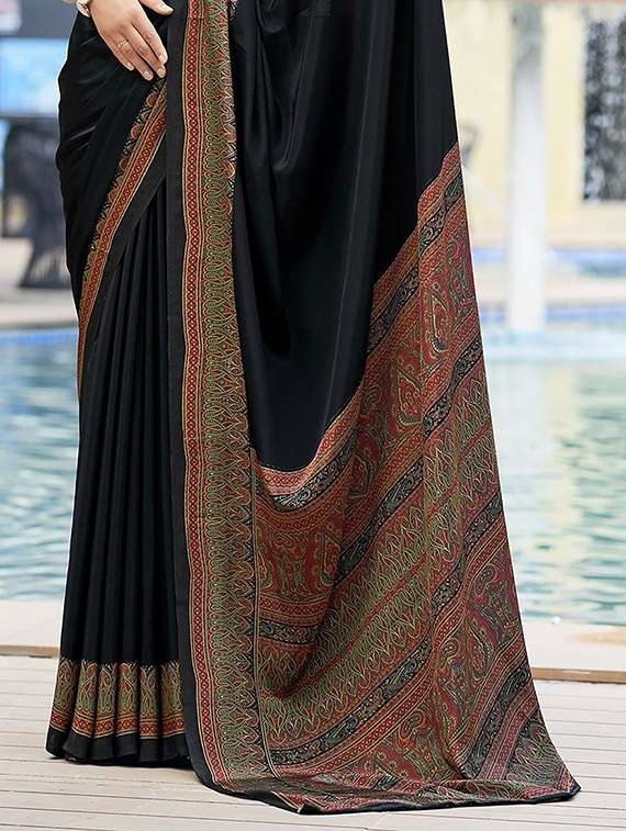 women solid with bordered saree with blouse - 22315736 -  Standard Image - 4