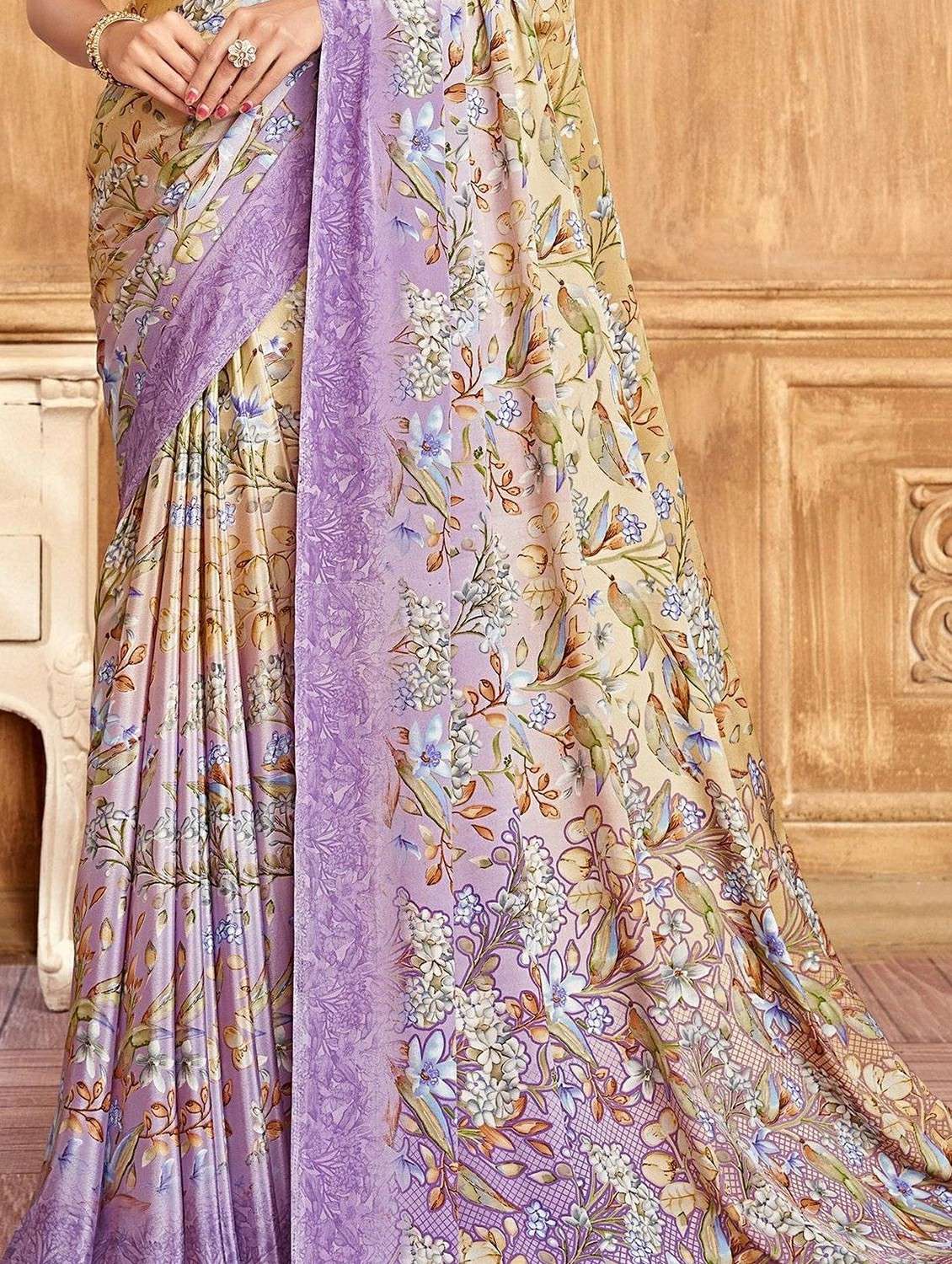 women printed casual wear saree with blouse - 22315792 -  Standard Image - 4