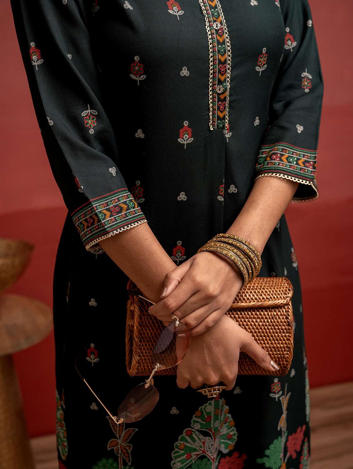 women green viscose straight kurta - 22316849 -  Standard Image - 4