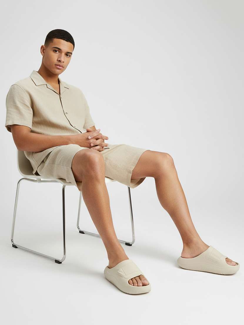 men solid slip on slider - 22316999 -  Standard Image - 4