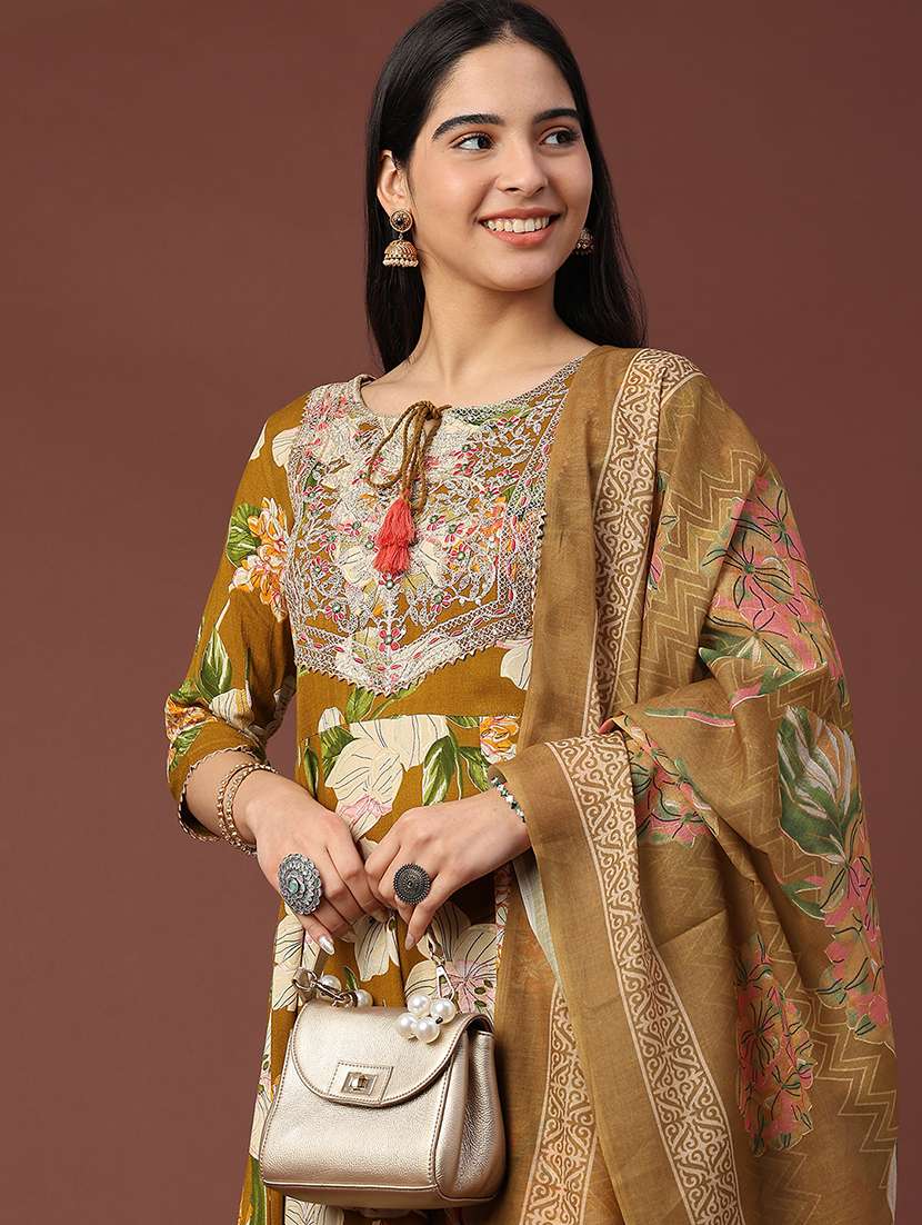 women floral three quarter sleeve kurta pant with dupatta set - 22317389 -  Standard Image - 1