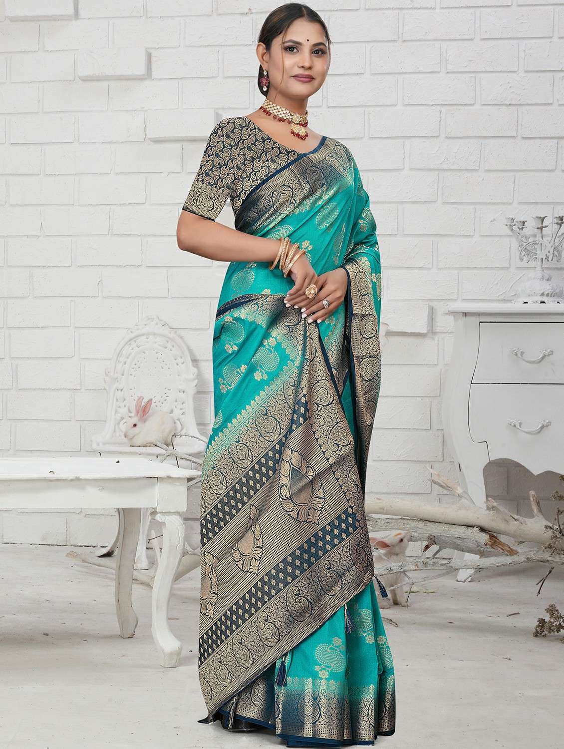 women self design bordered saree with blouse - 22317629 -  Standard Image - 1