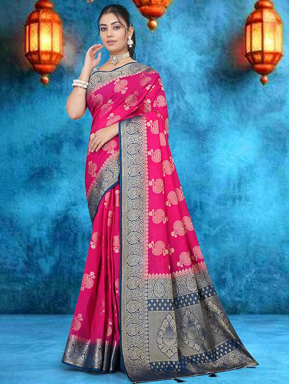 women self design bordered saree with blouse