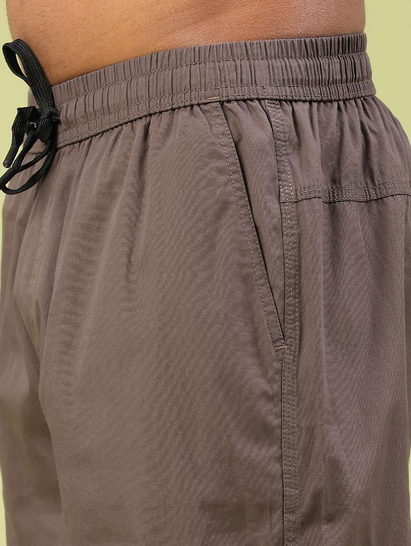 men solid mid rise regular fit cargo  - 22319006 -  Standard Image - 1