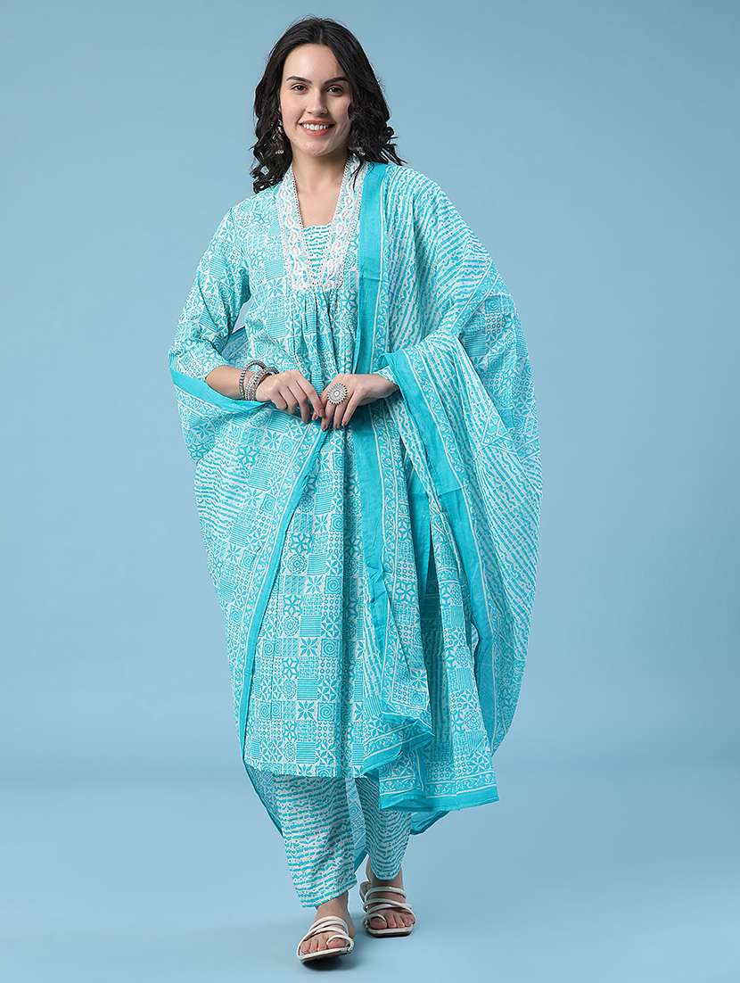women printed three quarter sleeves kurta pant set