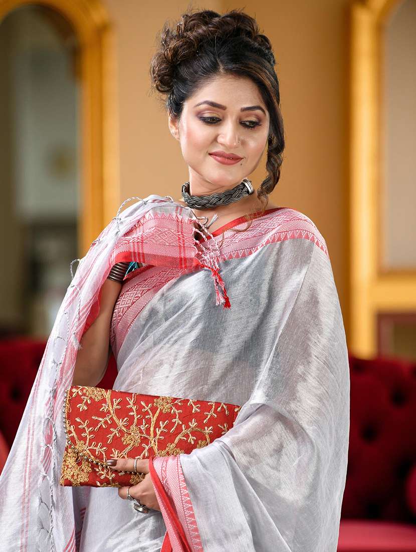women solid with bordered handloom saree with blouse - 22319570 -  Standard Image - 4