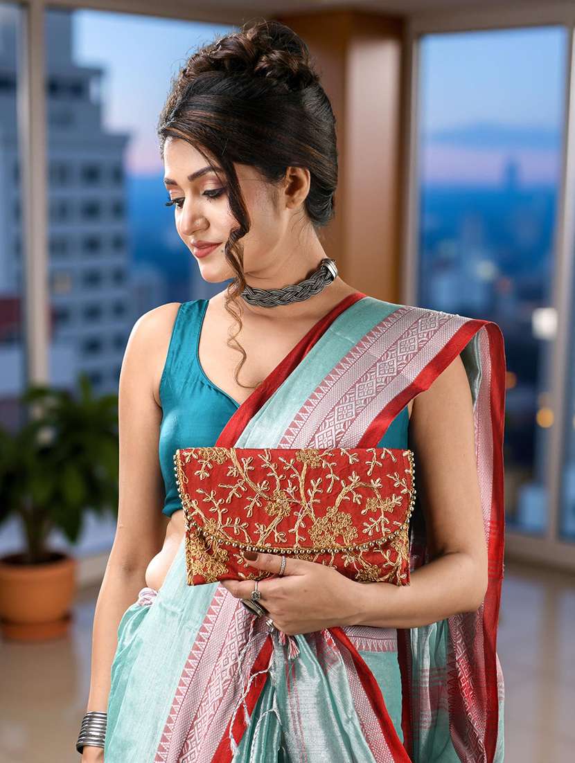 women solid with bordered handloom saree with blouse - 22319574 -  Standard Image - 4