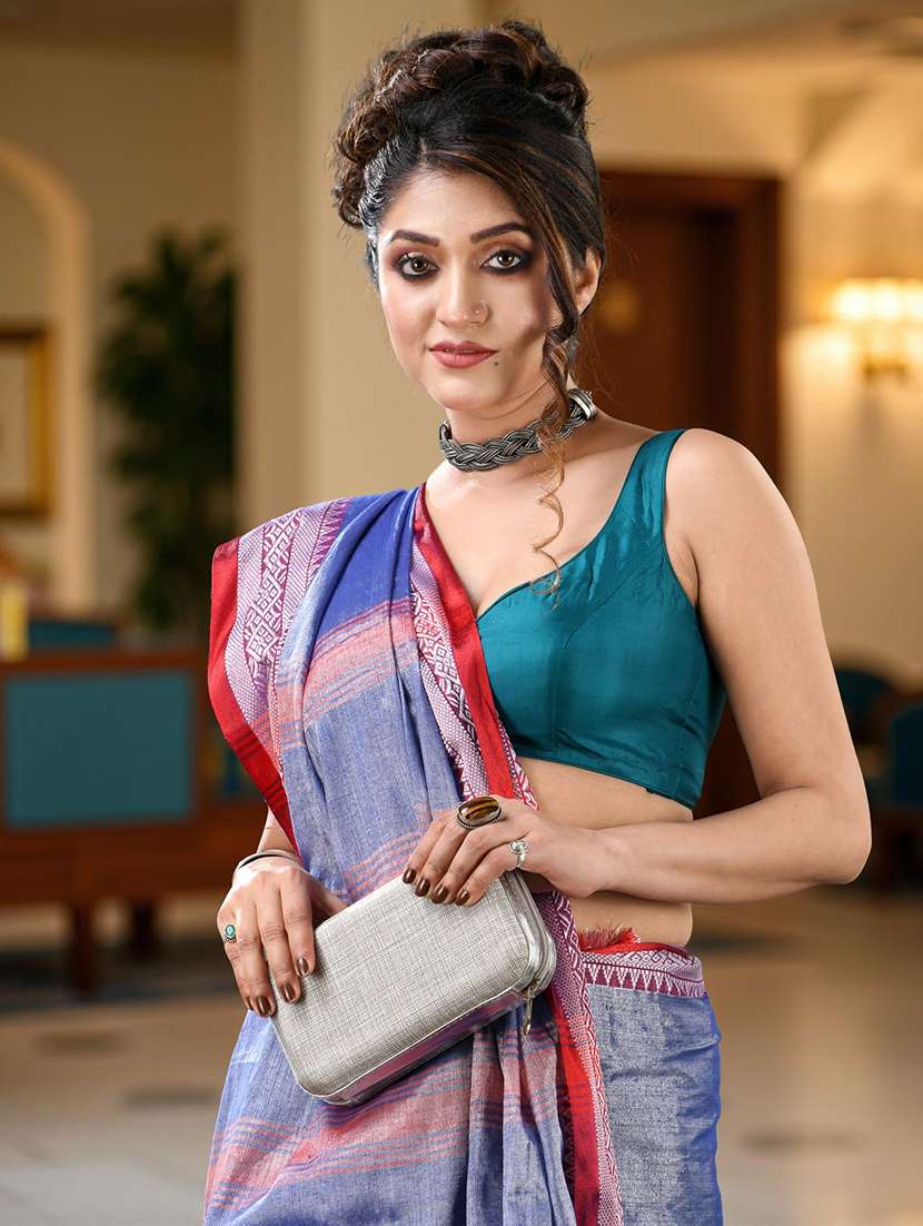 women solid with bordered handloom saree with blouse - 22319575 -  Standard Image - 4