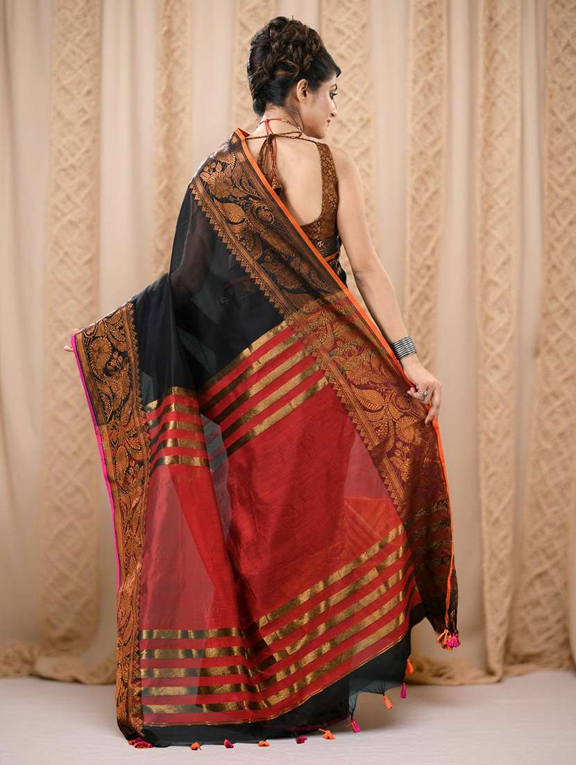 women solid with bordered handloom saree with blouse - 22319576 -  Standard Image - 4