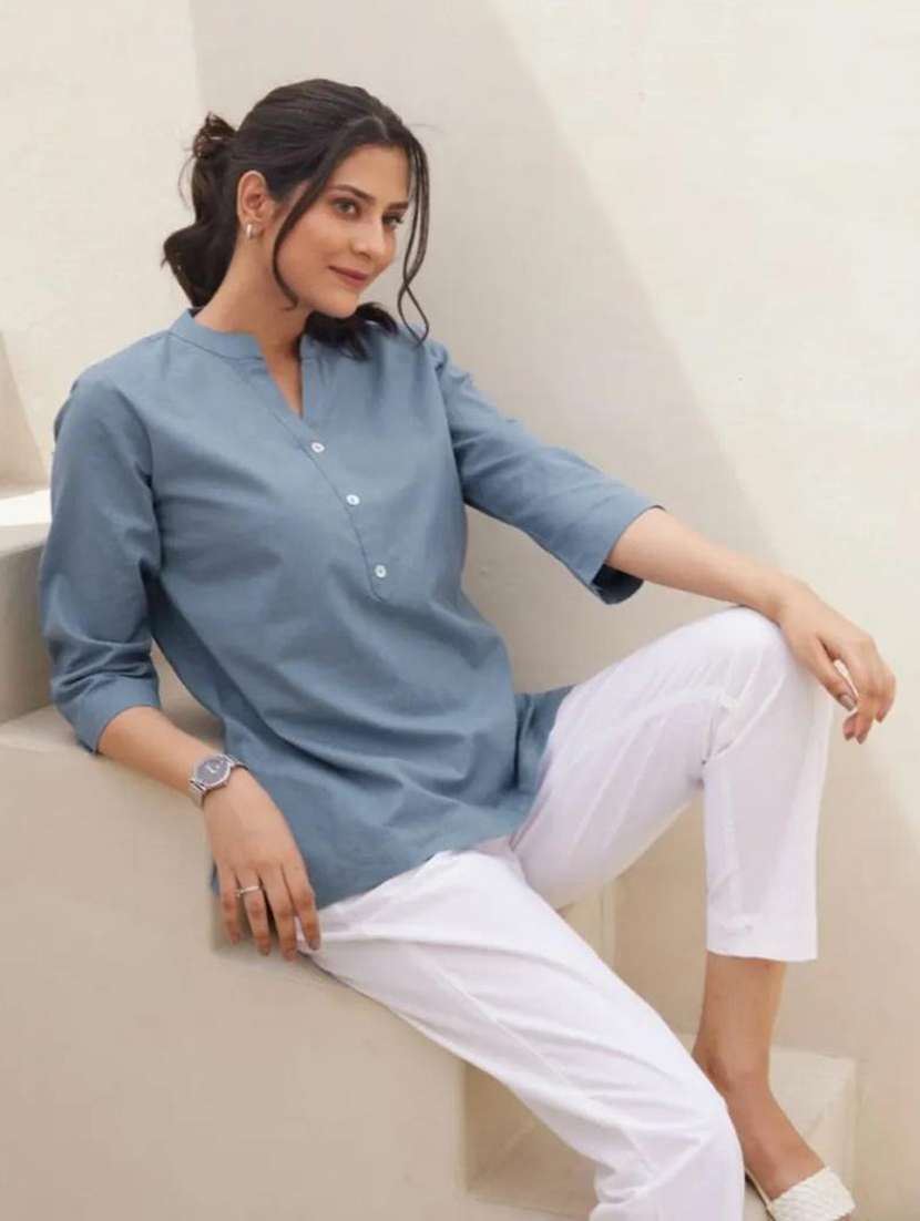 women solid three quarter sleeve straight kurti