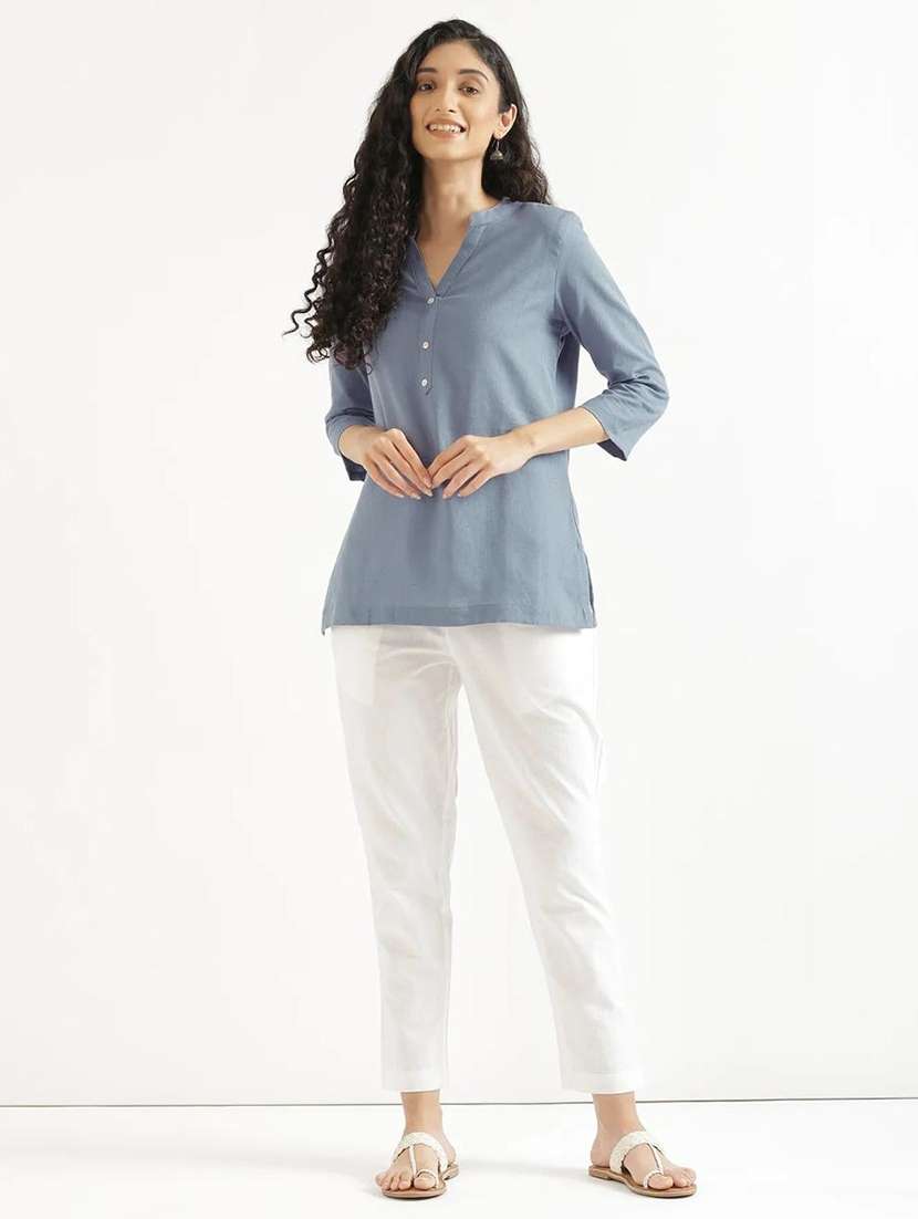 Women Solid Three Quarter Sleeve Straight Kurti - 22319746 -  Standard Image - 4