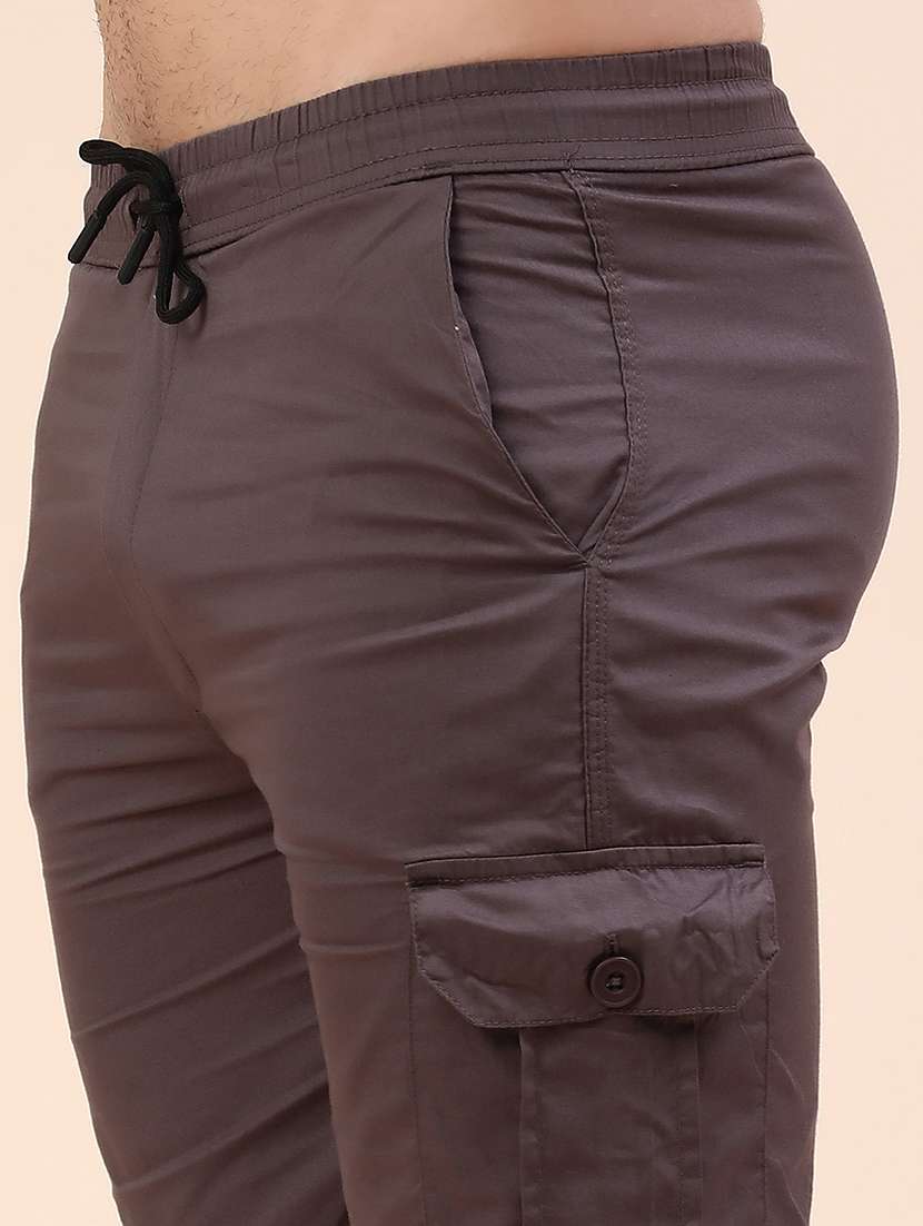 Men Solid Mid Rise Regular Fit Cargo Shorts - 22321510 -  Standard Image - 1