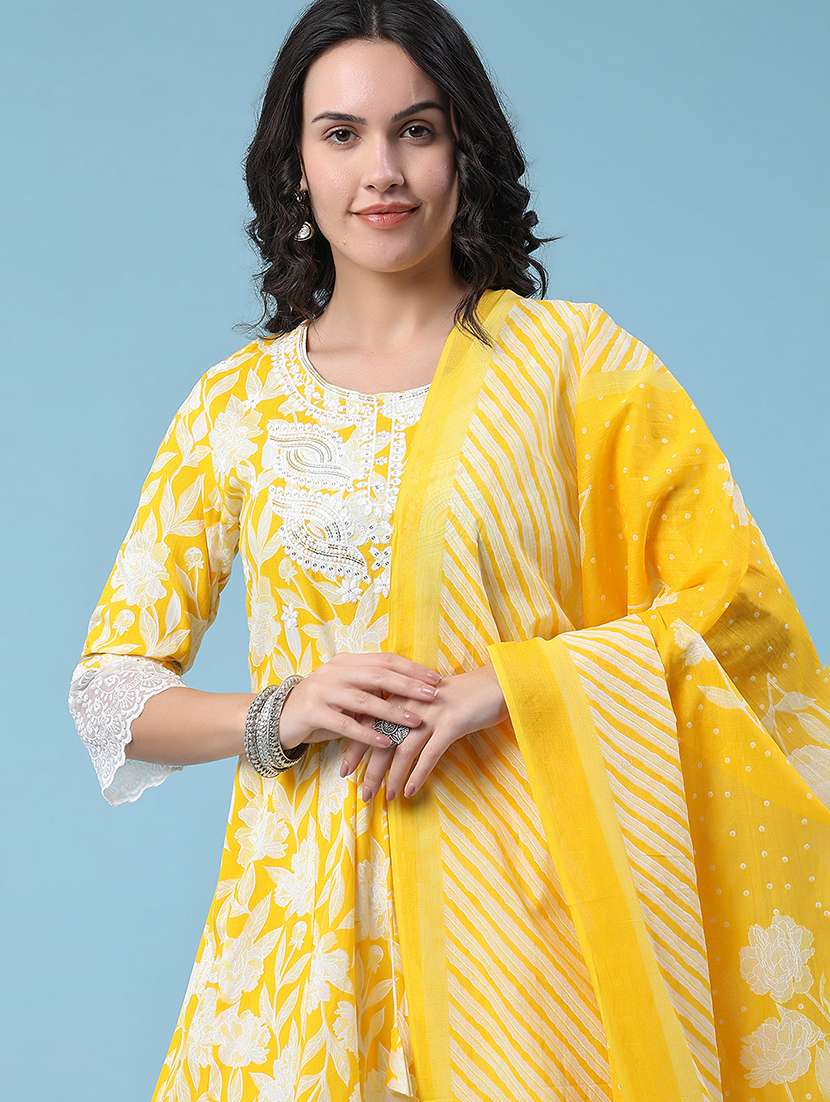 women printed three quarter sleeves kurta sharara set with dupatta - 22321603 -  Standard Image - 4