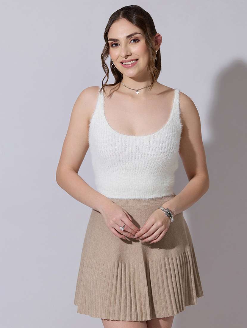 women solid sleeveless crop top