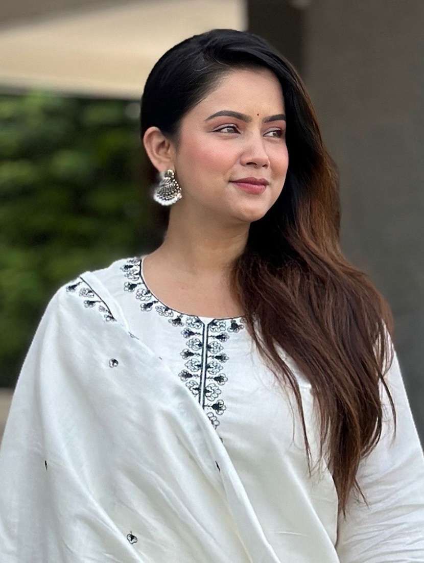 women solid with work three quarter sleeve kurta pant with dupatta set - 22322118 -  Standard Image - 4